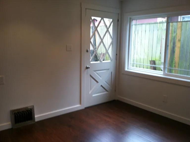 201 W Lawrence St #B — Photo 10
