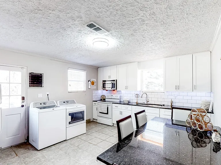 New Cabinets, Appliances and Granite