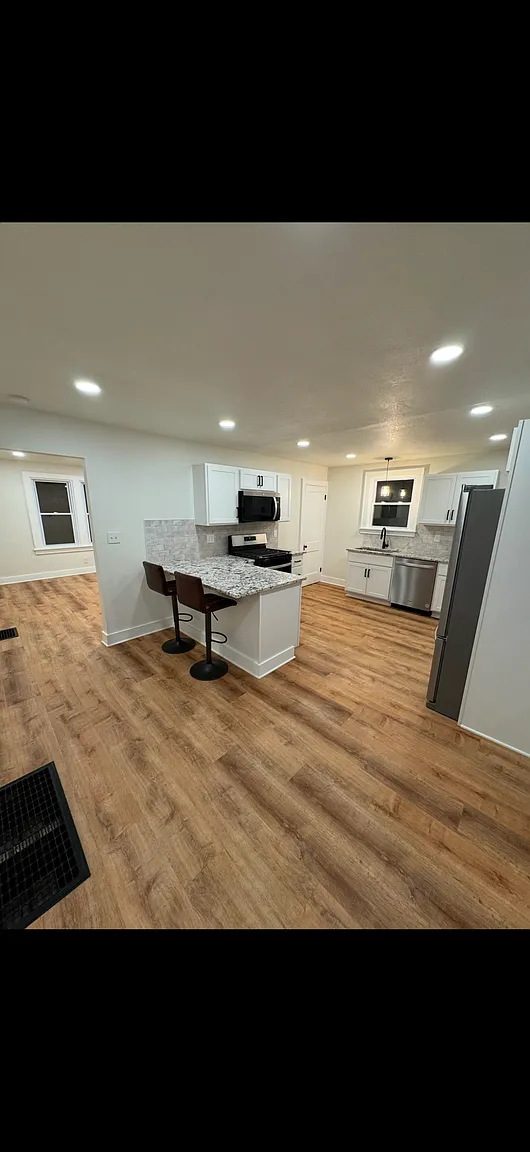 120 Arion St photo 1