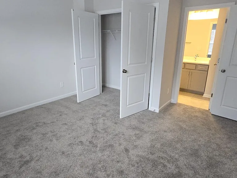 2324 Donnelly Hills Ln — Photo 32