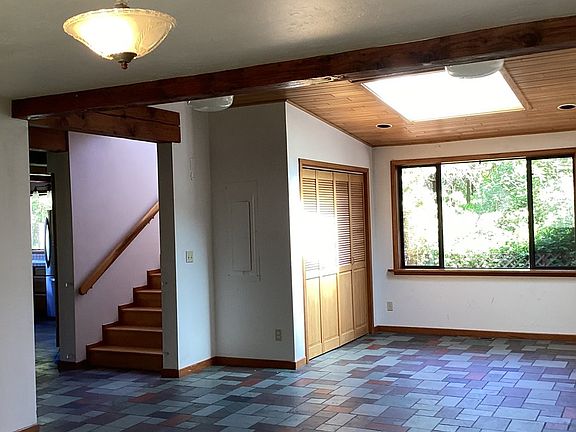 5th image of 4890 Henderer Rd