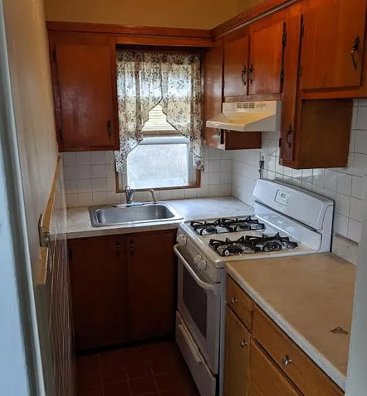 31 Sycamore St #2 — Photo 5