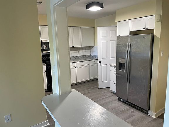 3rd image of 8213 Cedar Glen Dr