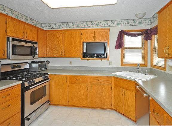 5th image of 9228 Loch Lomond Court