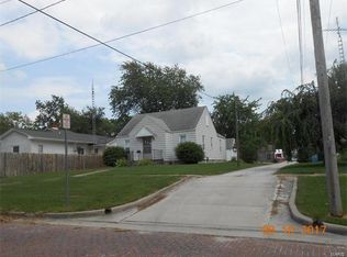 218 E Union St, Nokomis, IL 62075
