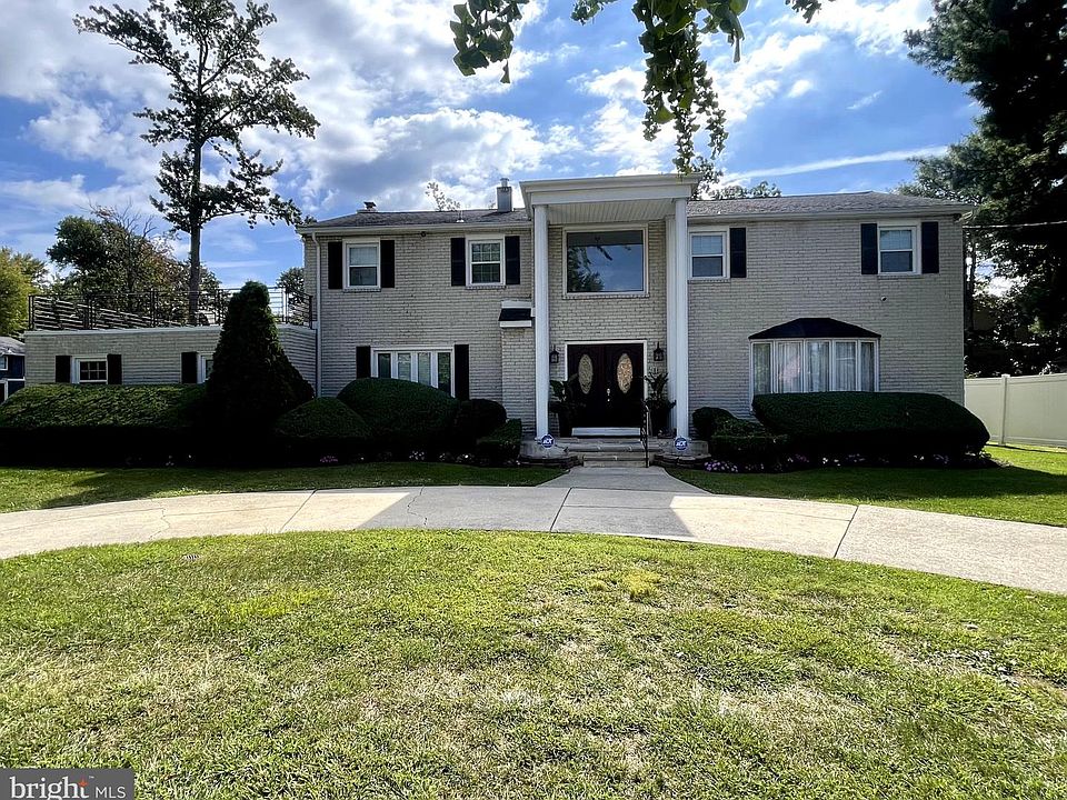 2nd image of 8 Holden Rd