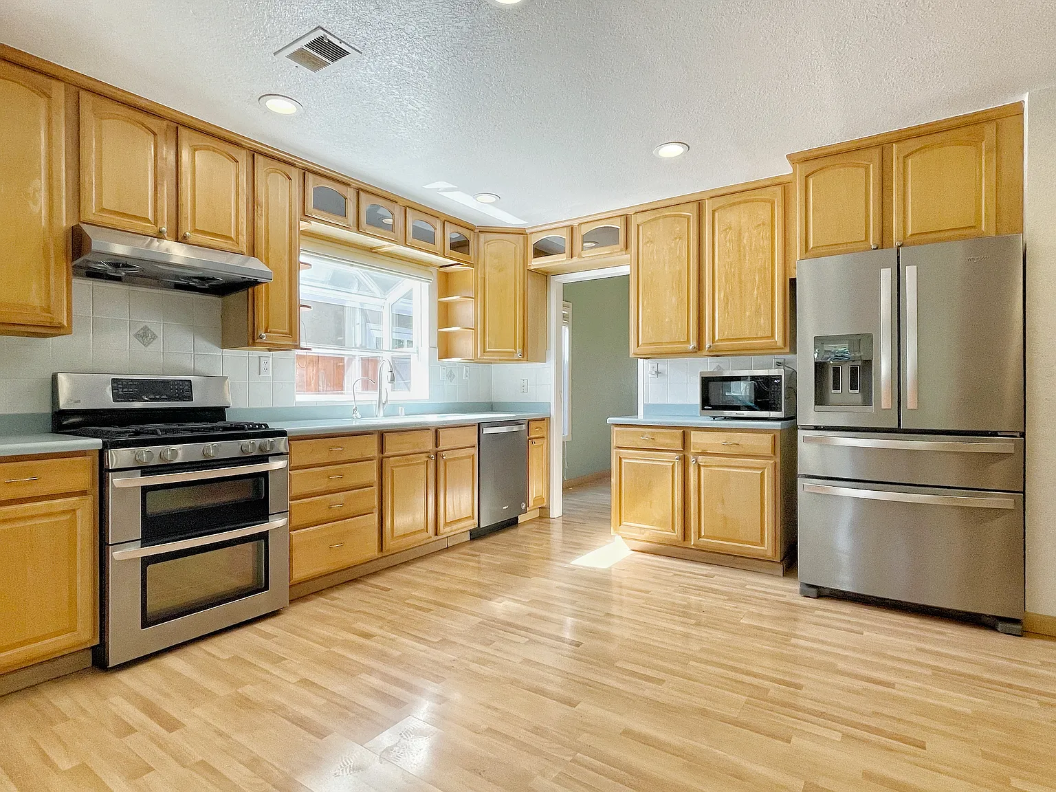 3 bed, 1480 sqft, $4,000 — Photo 4