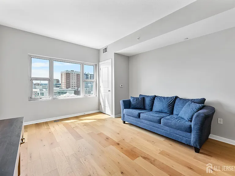 20 Livingston Ave — Photo 23