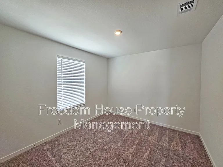 663 E Huyana Wind Dr — Photo 15
