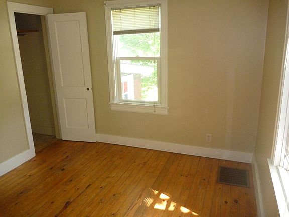 5th image of 422 W Baraga Ave