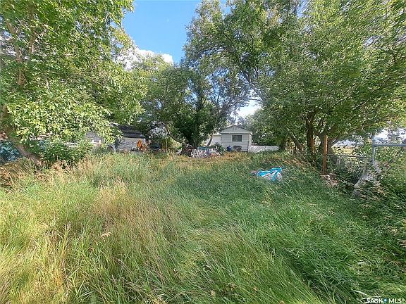 4th image of 107 2nd AVENUE W