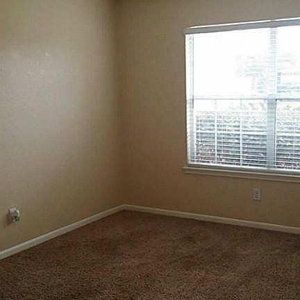 Bonus room to the right of the entry.