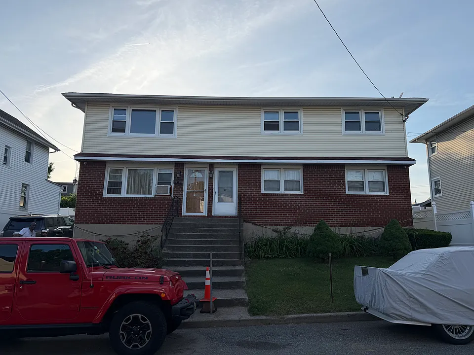 83 Louis Ave #2