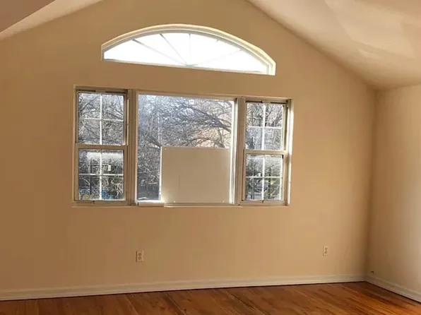 104-43 Ditmars Boulevard image 12 of 12