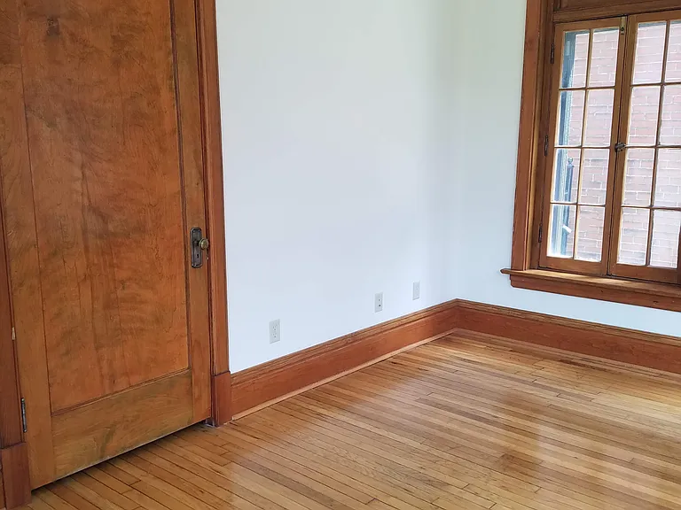 5861 Nina — Photo 3