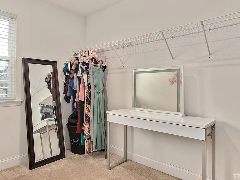 220 Avery Glenn Way — Photo 35