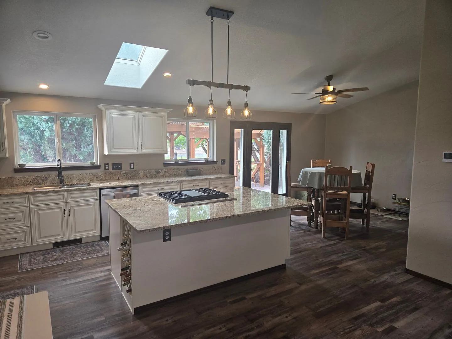 Crestridge Estates. Private. Fully furnished. Availible now through May 31, 2027 — Photo 3