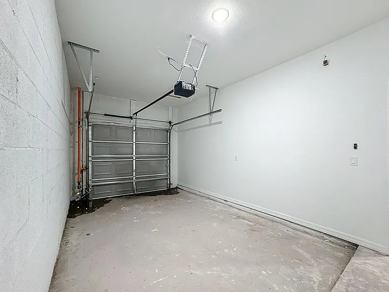 1711 Barton Towne Cir — Photo 48