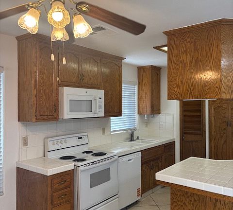 5th image of 708 Windsor Park Dr