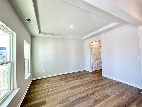 3rd image of 511 Magnolia Terrace Dr