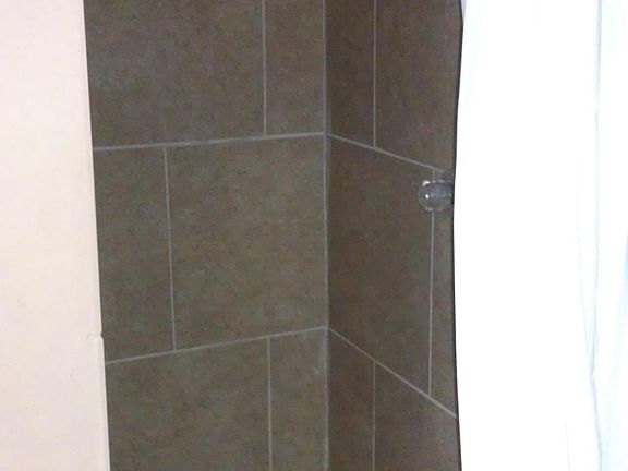4th image of 1400 S 20th St APT 1