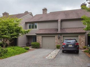 3 Sandburg Ct, Mahwah, NJ 07430