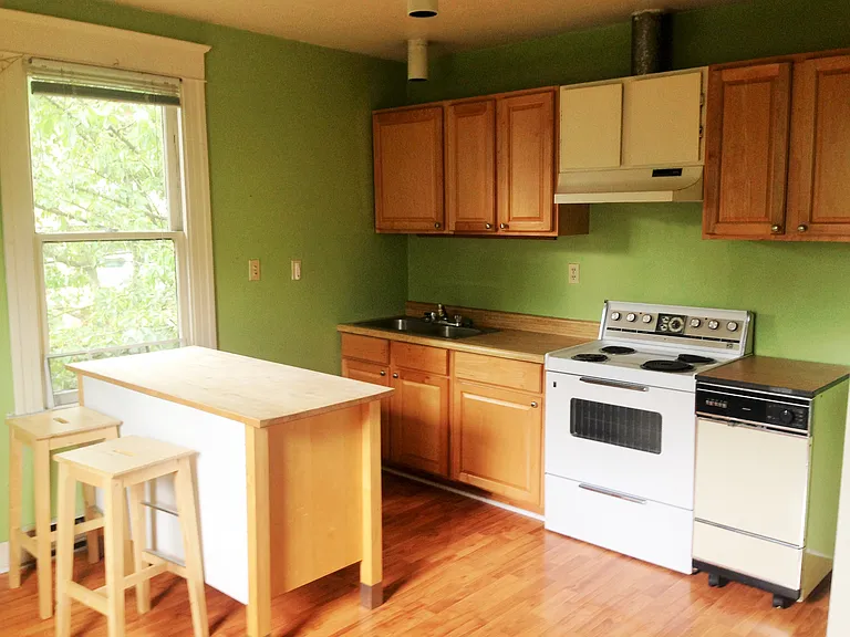 1122 E Denny Way #B — Photo 2