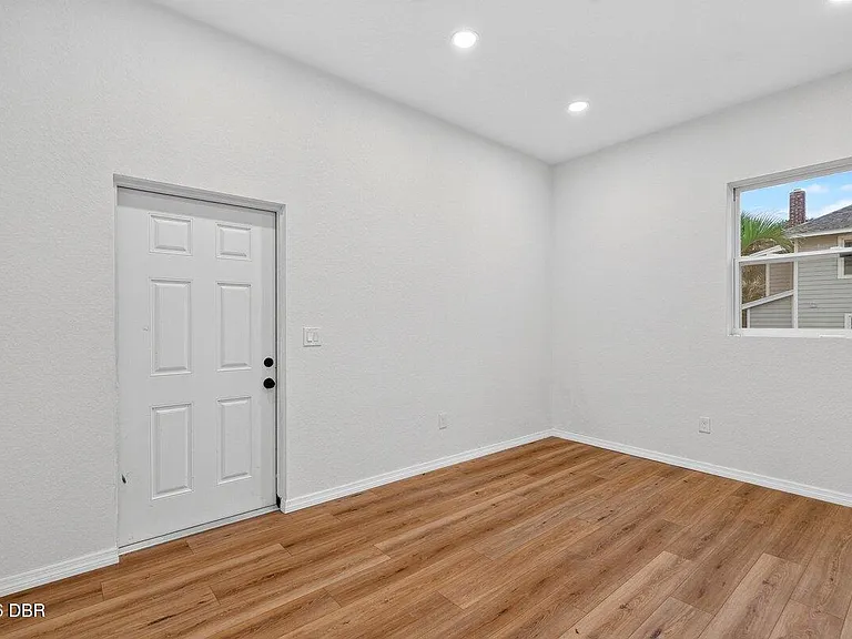 205 N Wild Olive Ave #UPSTAIRS — Photo 5