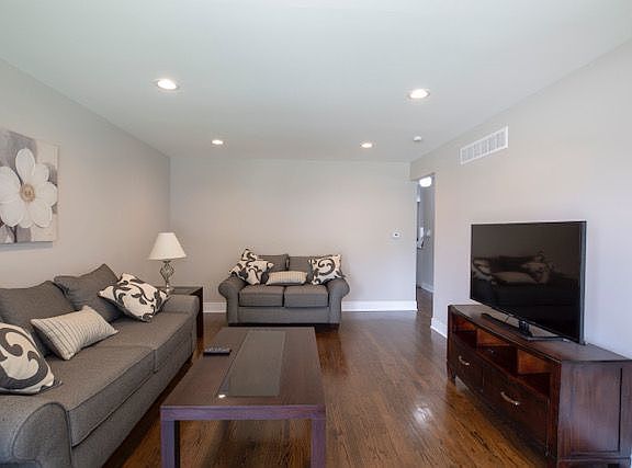 4th image of 405 Oglesby Ave