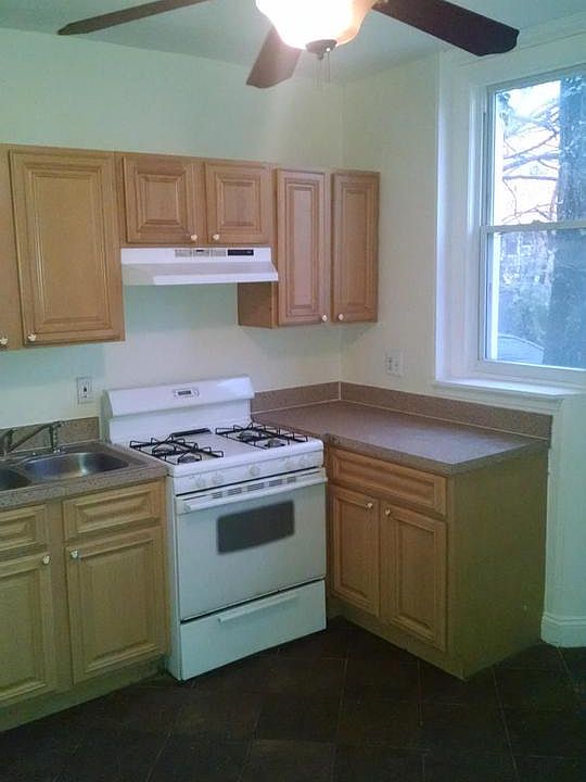 2nd image of 1822 L St NE