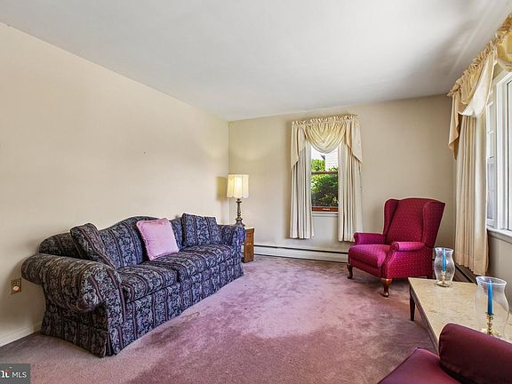4th image of 1032 Americus Ave