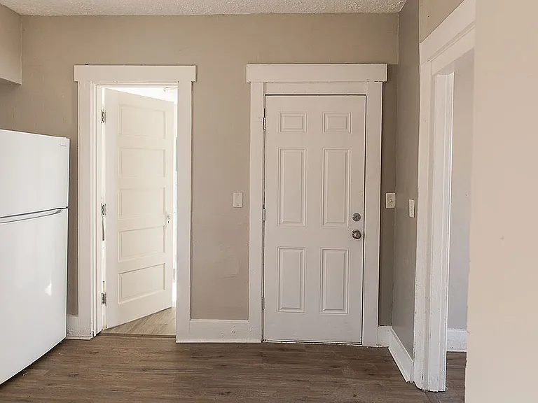2141 Philadelphia Dr — Photo 22