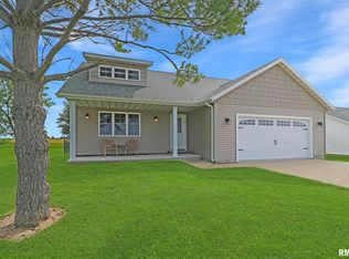 184 E Cypress St, Canton, IL 61520