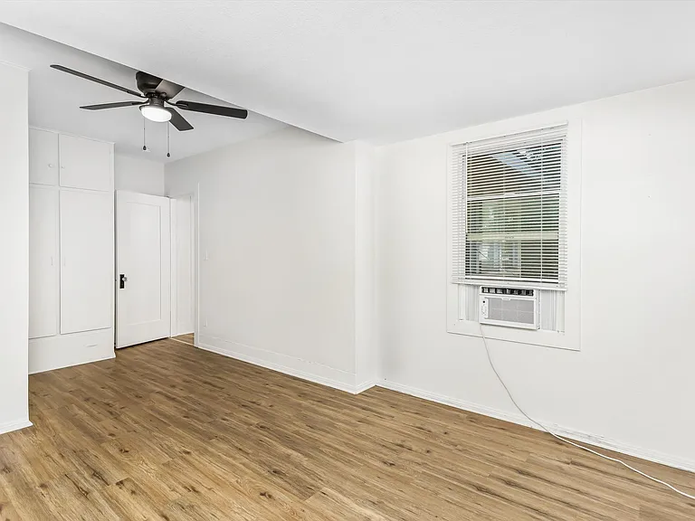 1359 Jasper Ave #1 — Photo 23