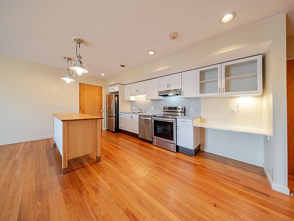 5th image of 351 Pleasant St APT 9
