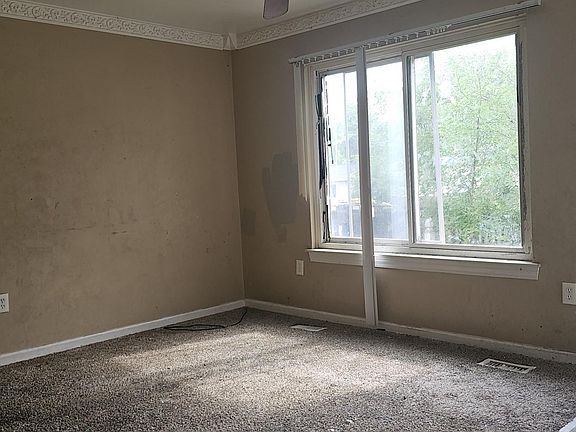 4th image of 1327 Andrea St