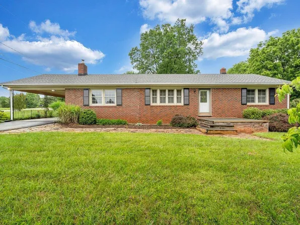 8 Crafts Church Rd, Glade Hill, VA 24092