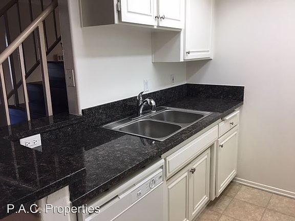 3rd image of 6041 Fulton Ave APT 203