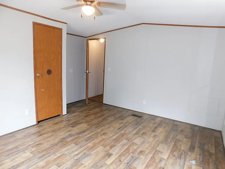 22540 Henry St — Photo 10