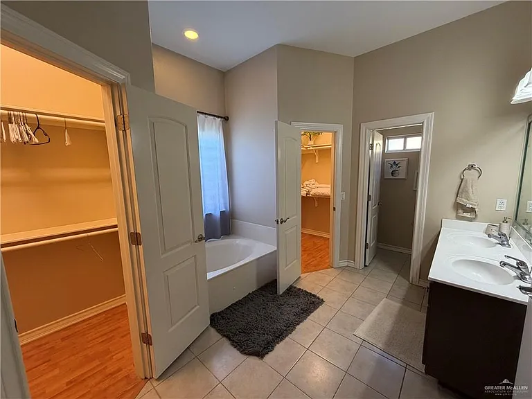3401 Palace St — Photo 8