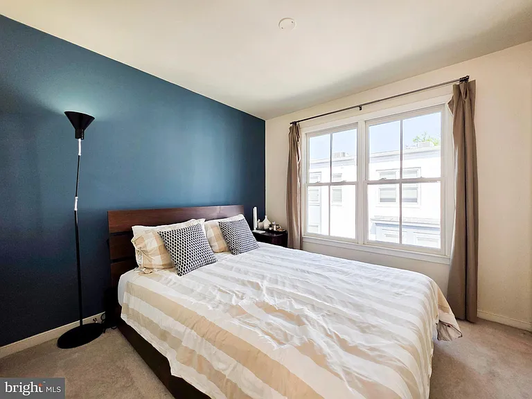729 N Alfred St — Photo 24