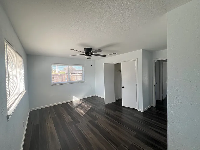 742 Royal Oaks Dr — Photo 8