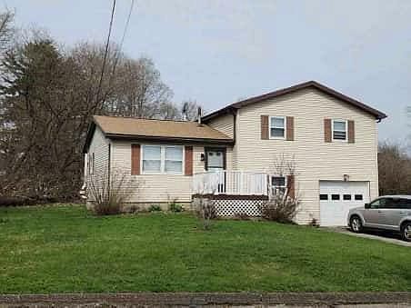 2nd image of 233 Railroad St