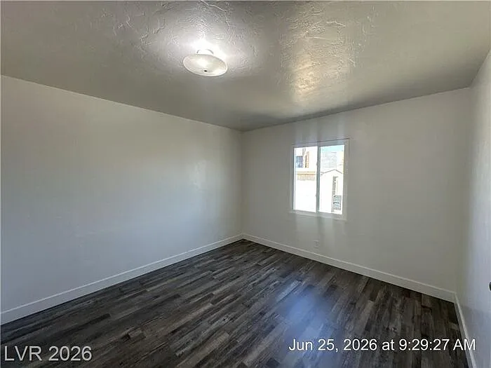 148 W Victory Rd — Photo 14