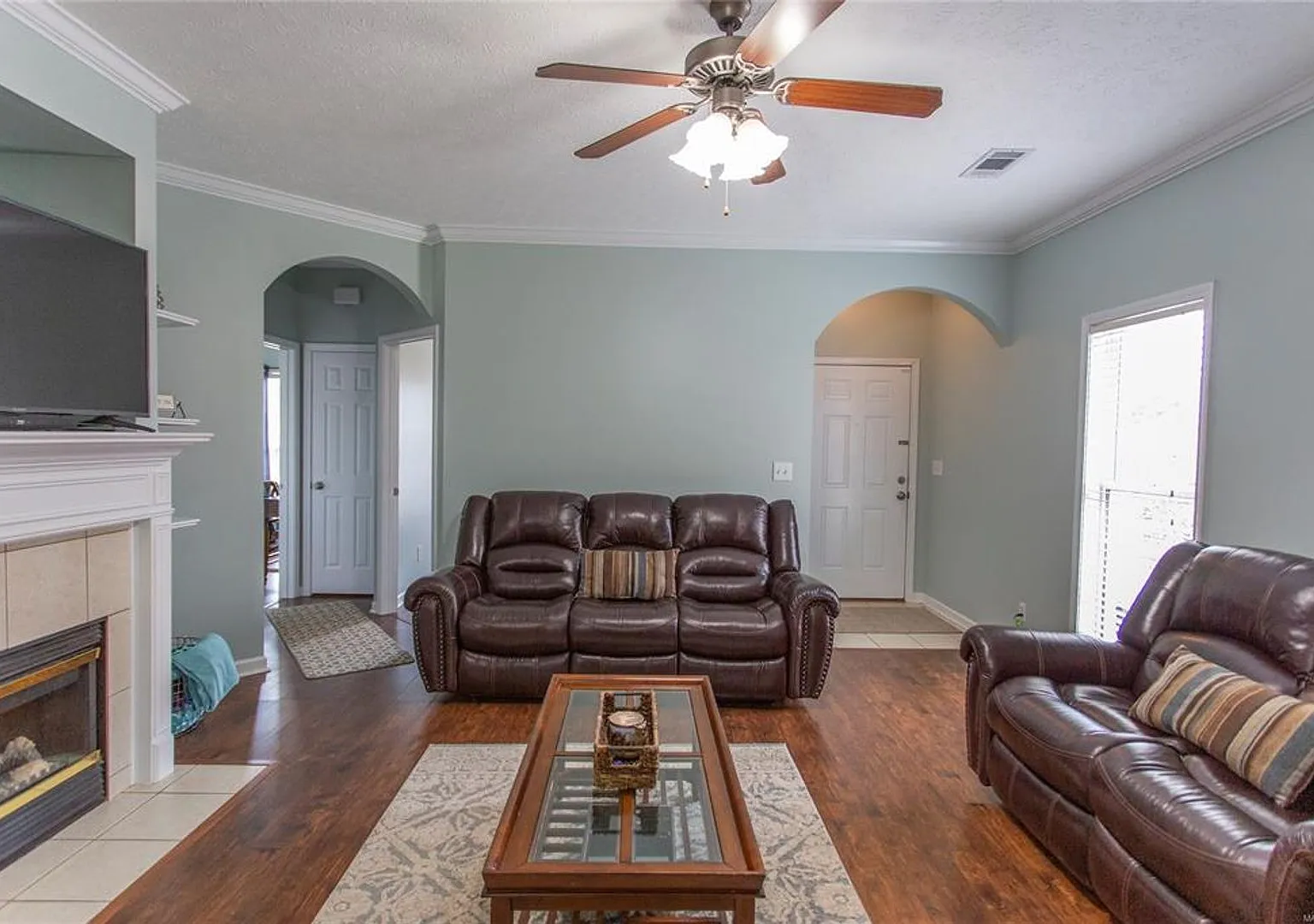 6913 Sandfield Dr — Photo 3