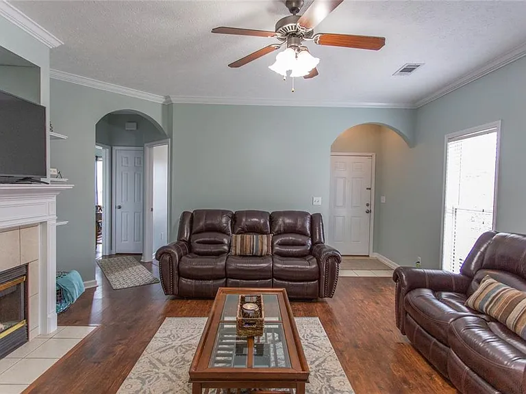 6913 Sandfield Dr — Photo 3