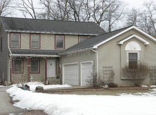 10864 Monticello Rd, Pinckney, MI 48169