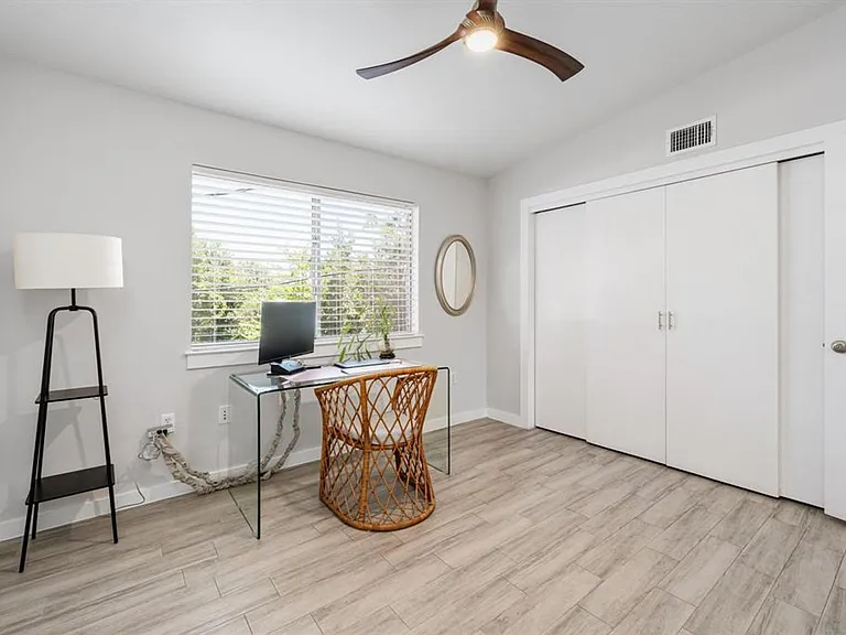 2200 Dickson Dr #218 — Photo 17