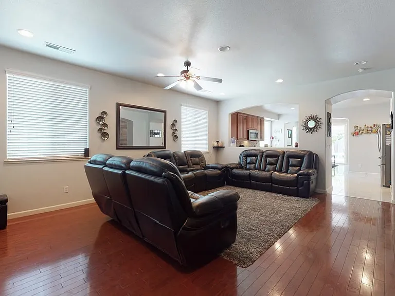 1113 Tori Ct — Photo 5