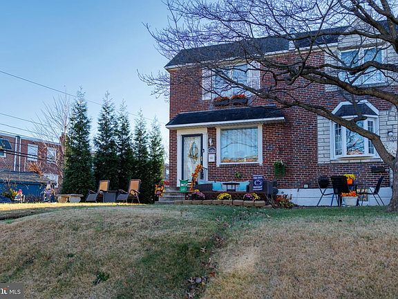 2nd image of 1024 Oakwood Dr